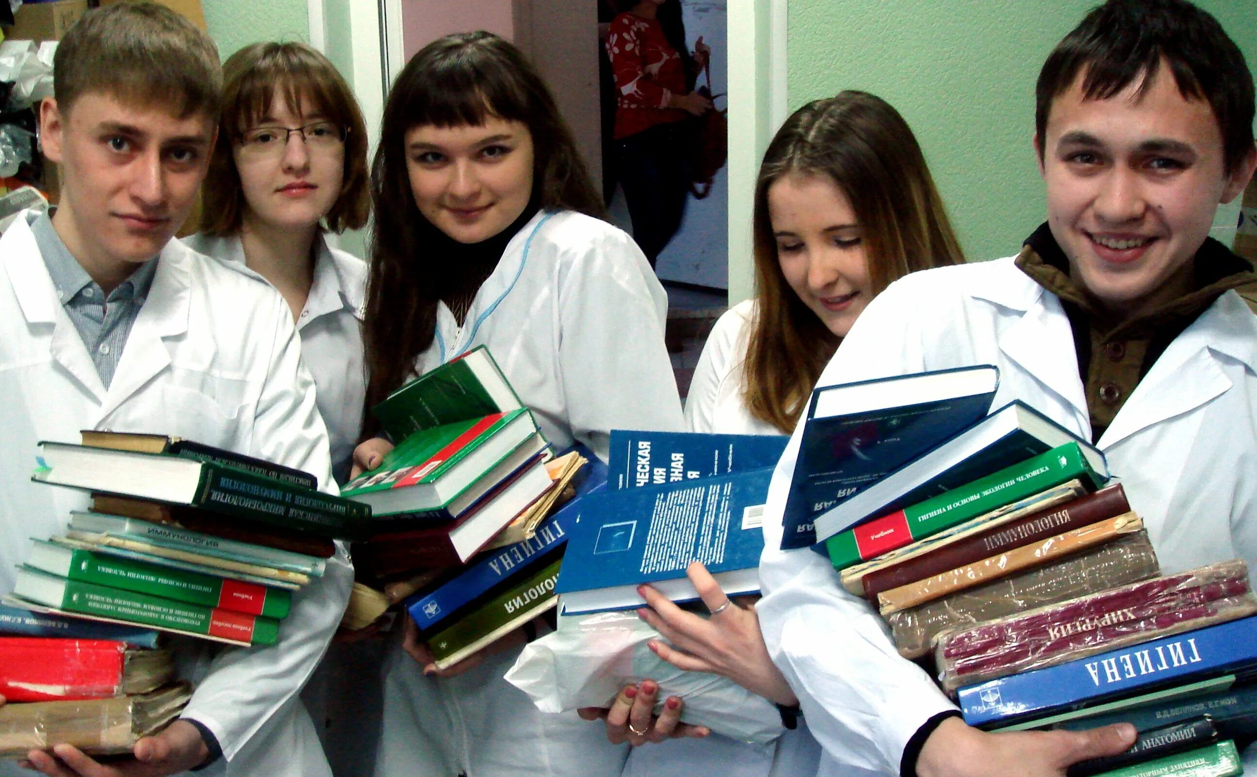 Электронная библиотечная система консультант студента. Электронная библиотечная система консультант студента. Южноуральский государственный медицинский университет. Студенты медики. Консультант студента логотип.