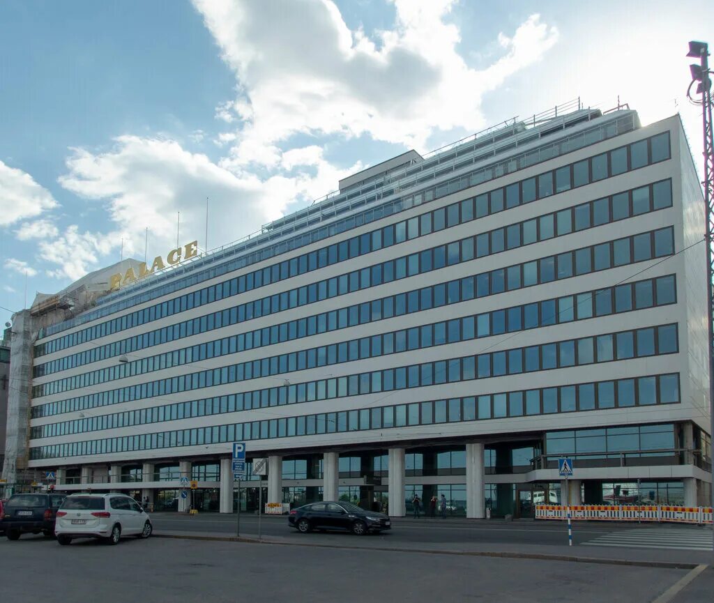 Хельсинки проспект маннергейма отель палас фото. Улица аугассе вена шпителау. Хельсинки столица. Low-floor tram. Työnpajankatu 10 a helsinki postinumero.