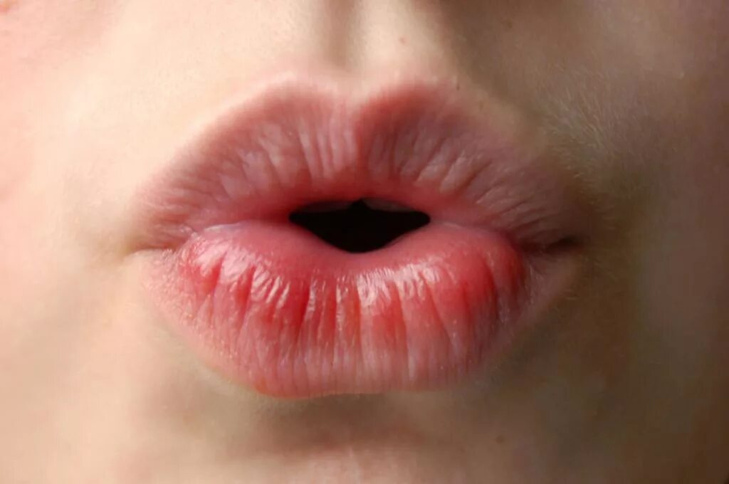 Женский рот видео. Красивые губы. Женские губы. Женские губы картинки.