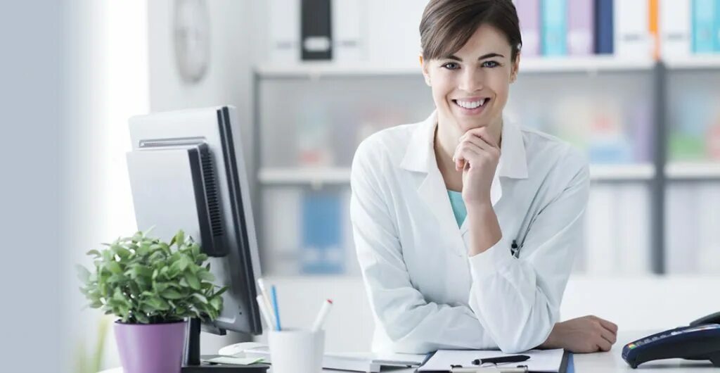 администратор клиники. администратор гостиницы. администратор флагманских больниц отзывы сотрудников. девушка на ресепшене. гостиничный сервис.