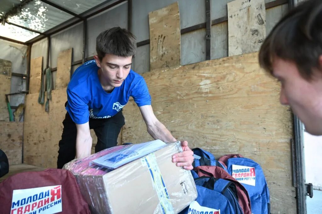 Волонтерам на донбасс платят. Волонтерство в Челябинской области. Волонтеры на Донбассе. Добровольцы на Донбасс. Волонтеры ЧТЗ.