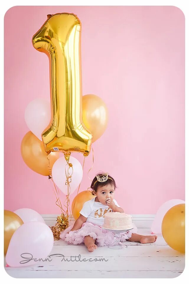 Шарики на годик. Шарики на годик девочке. Фотосессия день рождения 1 год. Воздушные шары на годик.