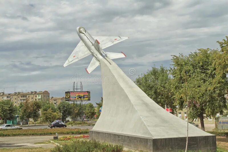 Памятник в моздоке. Моздок самолет памятник. Миг 21 Моздок. Памятник в честь 30-летия Победы Моздок. Моздок памятник миг 21 информация.