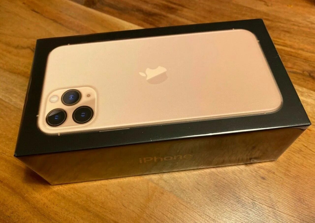 Как выглядит айфон 11 сзади оригинал. Iphone 11 pro max 256gb коробка. Коробка от iphone 11. Как выглядит коробка от айфона 11. Русифицированный айфон коробка.