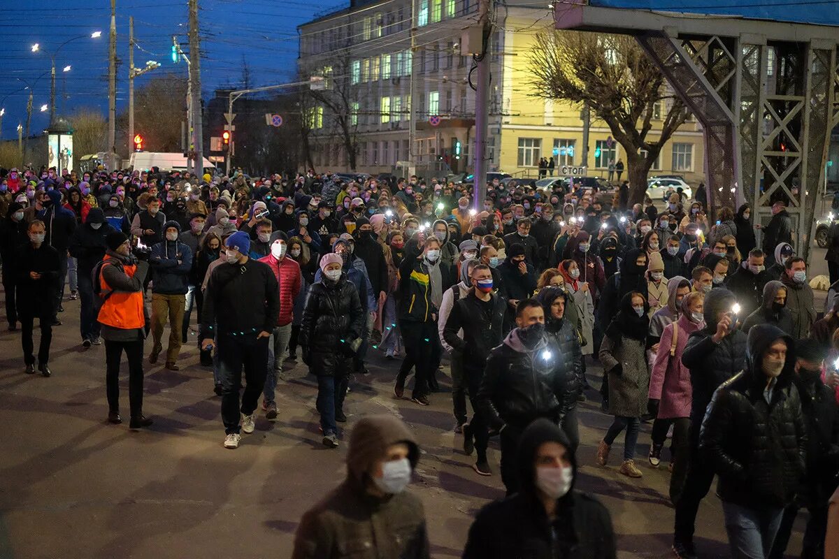 Митинг киров. Навальный в Кирове. Митинг Навального Киров. Митинг перерос в.