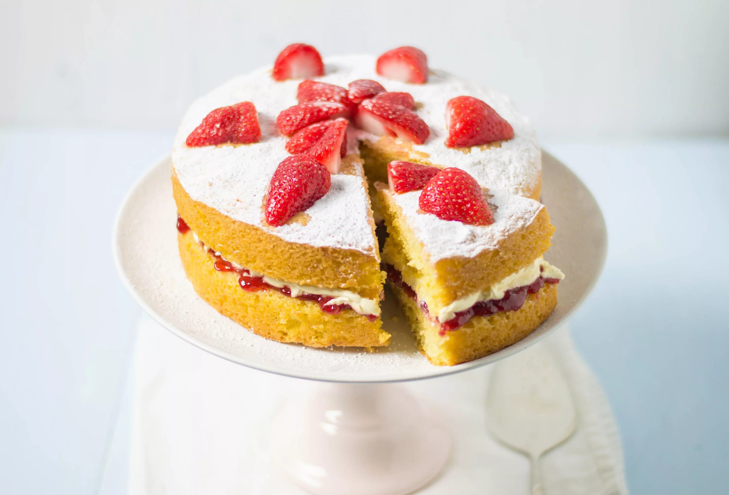 Бисквит королевы Виктории (Victoria Sponge). Легкий бисквитный торт