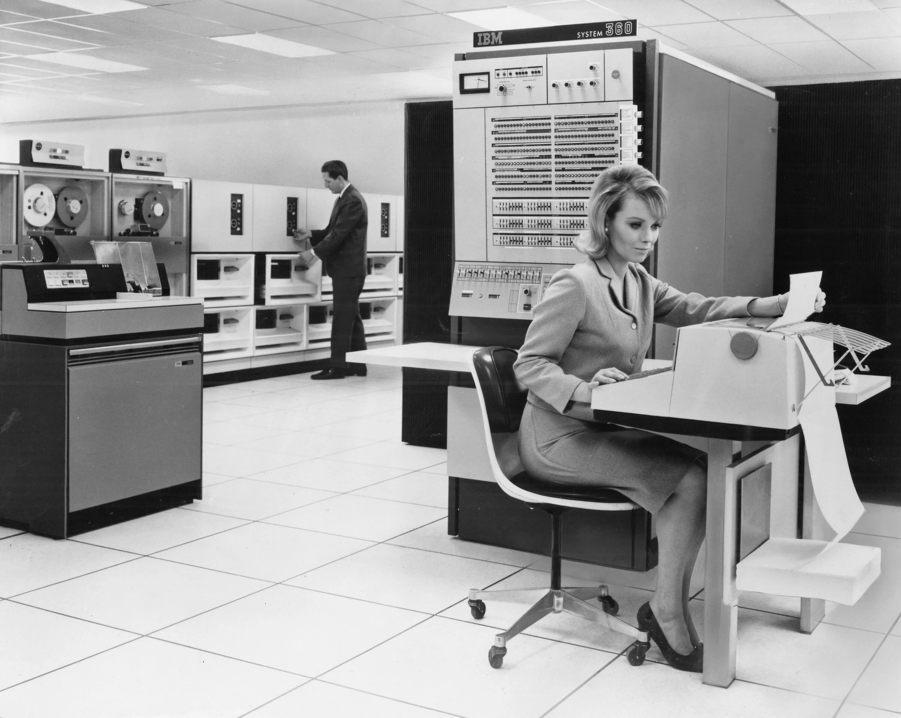 Мэйнфрейм IBM 7090. Мэйнфрейм IBM 70. Мэйнфреймы IBM 1960. Мэйнфрейм IBM System/360 4 поколение ЭВМ.