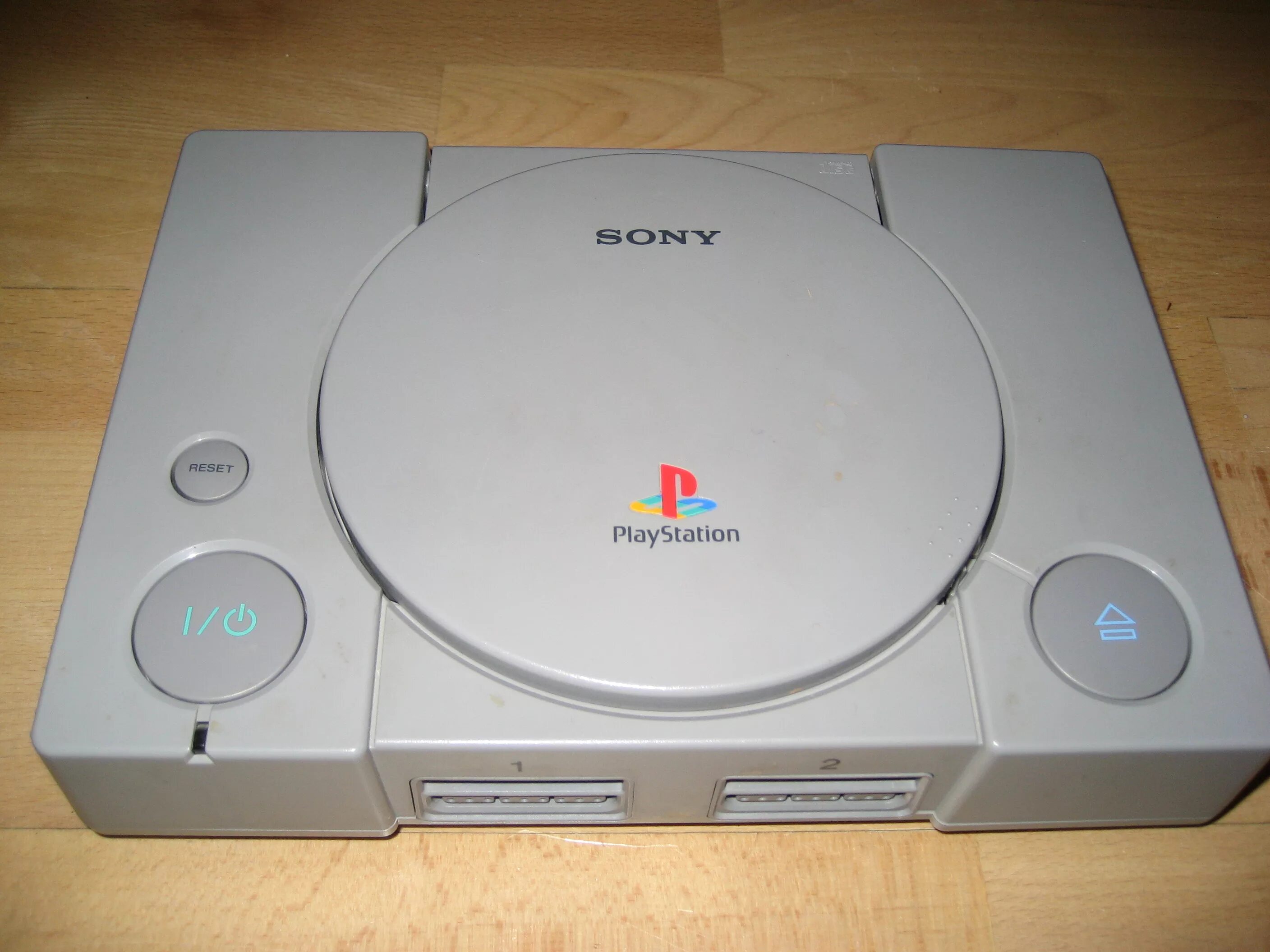 Пс 1а. Sony ps1. Sony PLAYSTATION 1 1995. Сони плейстейшен 1 фат. Приставка Sony ps1.