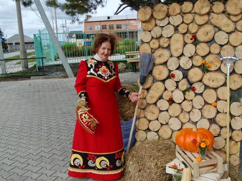 Погода в красноярском крае большеулуйском районе. Большеулуйский дом ремесел. Юбилей Большеулуйского района 2019. Дом ремесел большой Улуй. РДК большой Улуй.