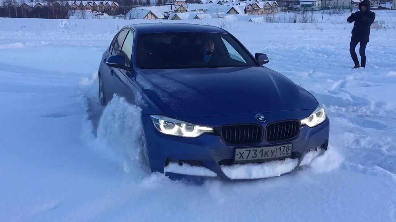 Полный привод снег. BMW 5 f30 зима. БМВ 320 зимой. БМВ 5 полный привод зимой. БМВ 3 синяя зимой.