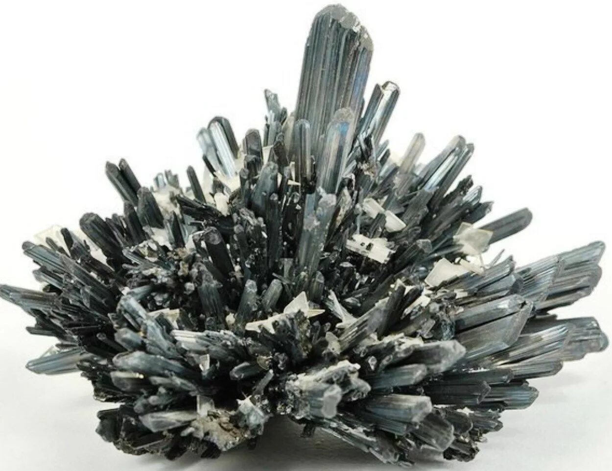 Галенит минерал. Висмут металлический кристалл. Кристаллы свинца. Свинцовый кристалл. Висмут руда.