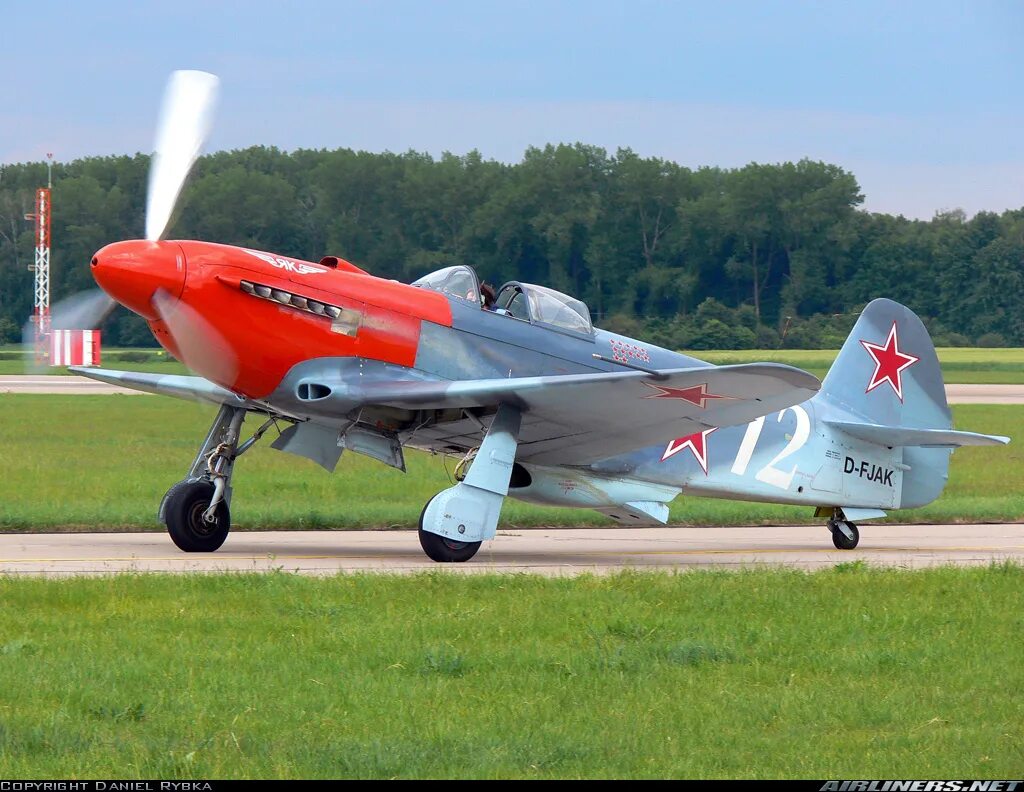 Истребители яковлева. Самолёт Яковлева як 26. Як-130 Walkaround. Yakovlev Yak-12r Hungary. Як-130 самолёты Яковлева.