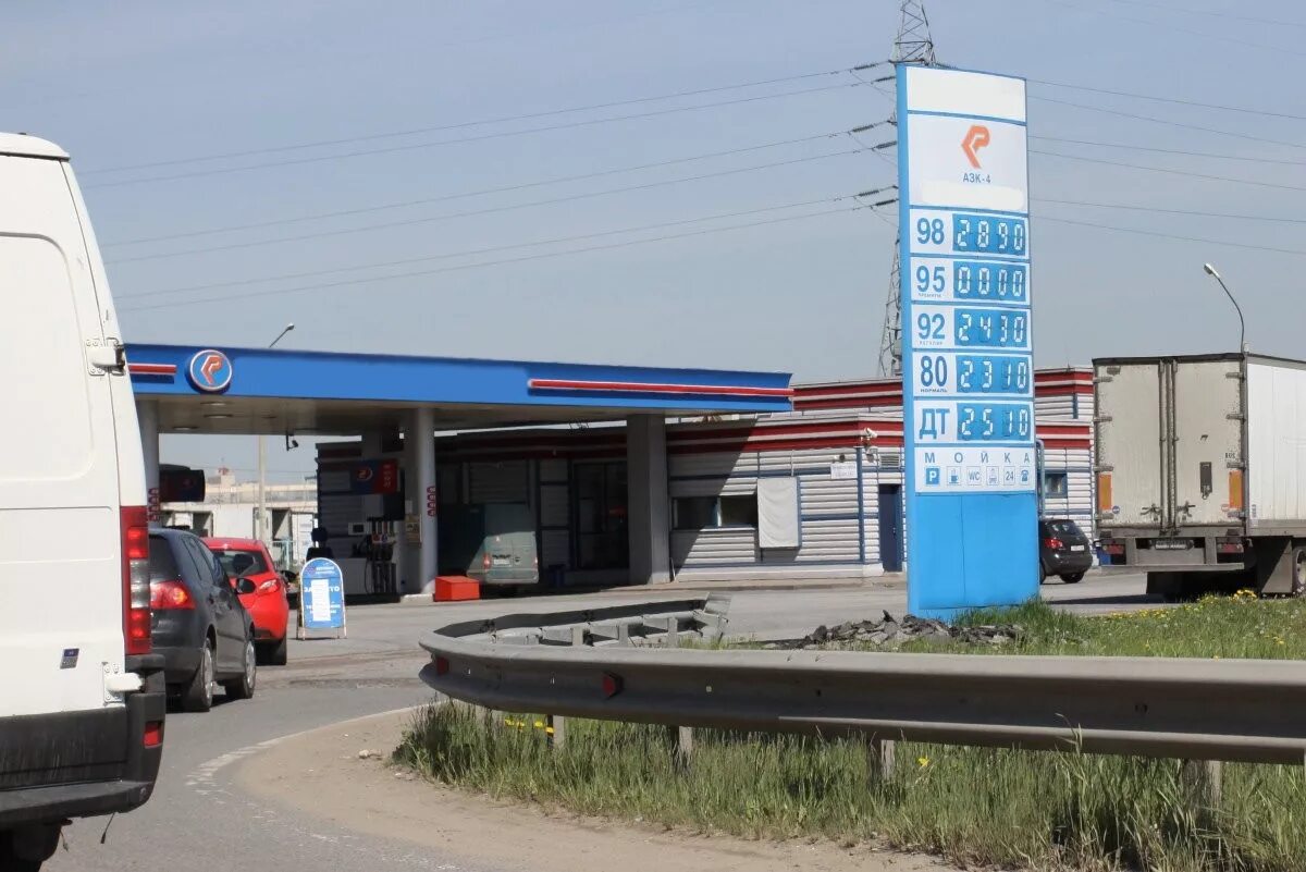 Бензин в 2014 г. Бензин в 2014 году в России. Цены на бензин в 2014. Стоимость бензина в 2014. Заправка бензина.