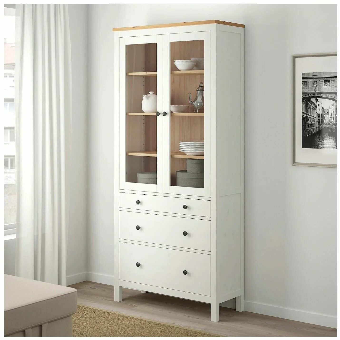 Шкаф-витрина hemnes ikea. Ikea ХЕМНЭС шкаф. Шкаф витрина икеа ХЕМНЭС. Шкаф икеа ХЕМНЭС белый.