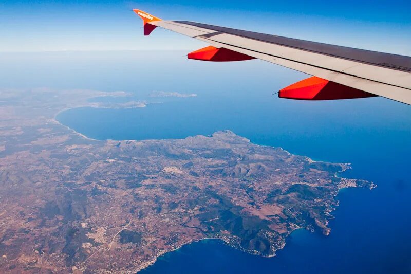 Летать над крымом. Вид на крым из самолета. Вид из самолета. Полет над морем. Крым вид с самолета.