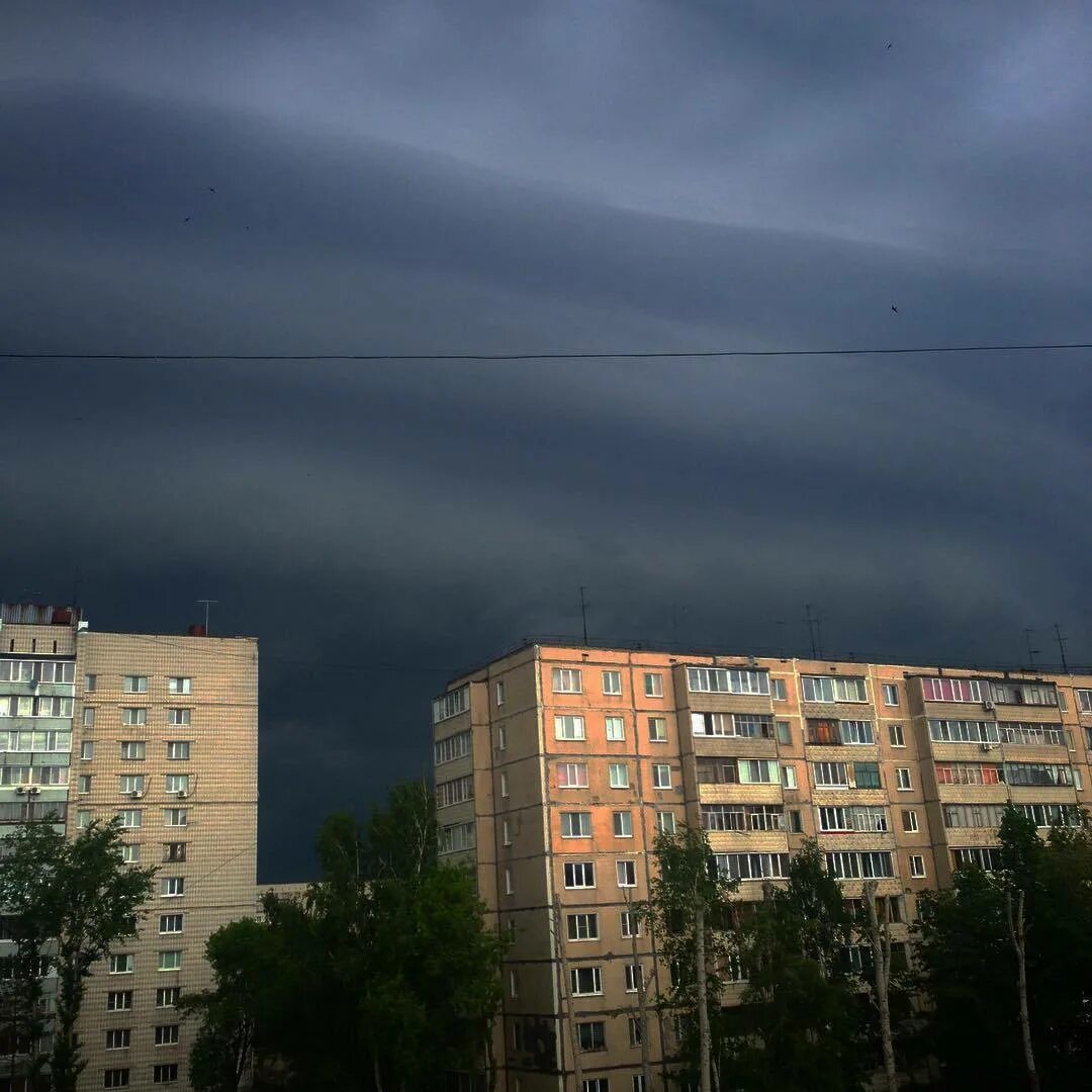 Погода димитровград ульяновская на 14 дней. Гроза в Ульяновске. Небо Димитровград. Ульяновск пасмурно. Шкваловый ворот Калуга.