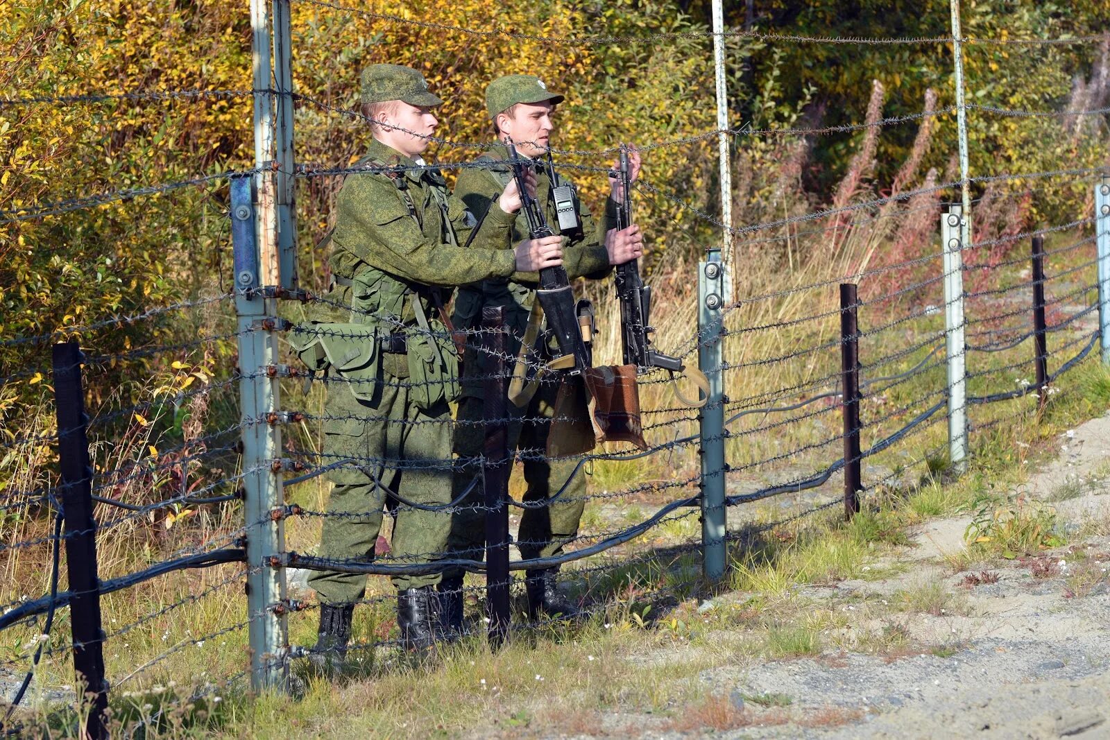 Усиление государственной границы. Пограничники Российской армии. Пограничник на границе. Нарушитель государственной границы. Пограничники России на границе.