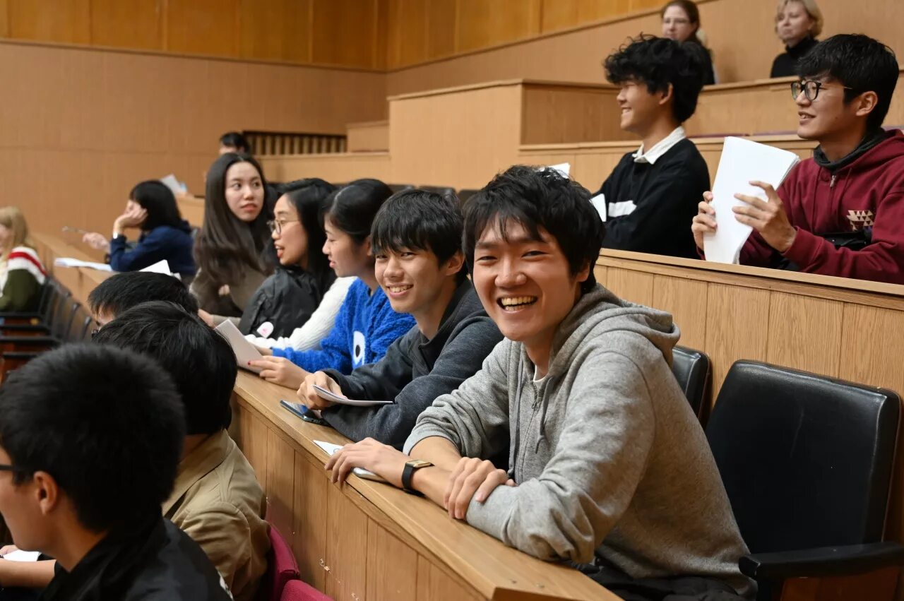 Высшее образование в 25 годах. Студенты в Японии. Япония институты. Японский университет студенты. Университеты в Японии для иностранцев.