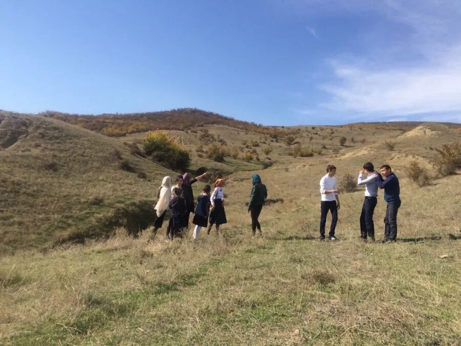 старый район. село тропарево никулино. них старые районы и. них старые районы и. улица с разбитыми фонарями.