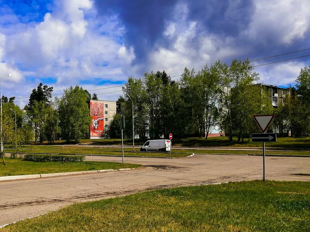 микрорайон строителей, 24, саянск. набережная саянск. г саянск строителей 24а. саянск 3-15. днс саянск.