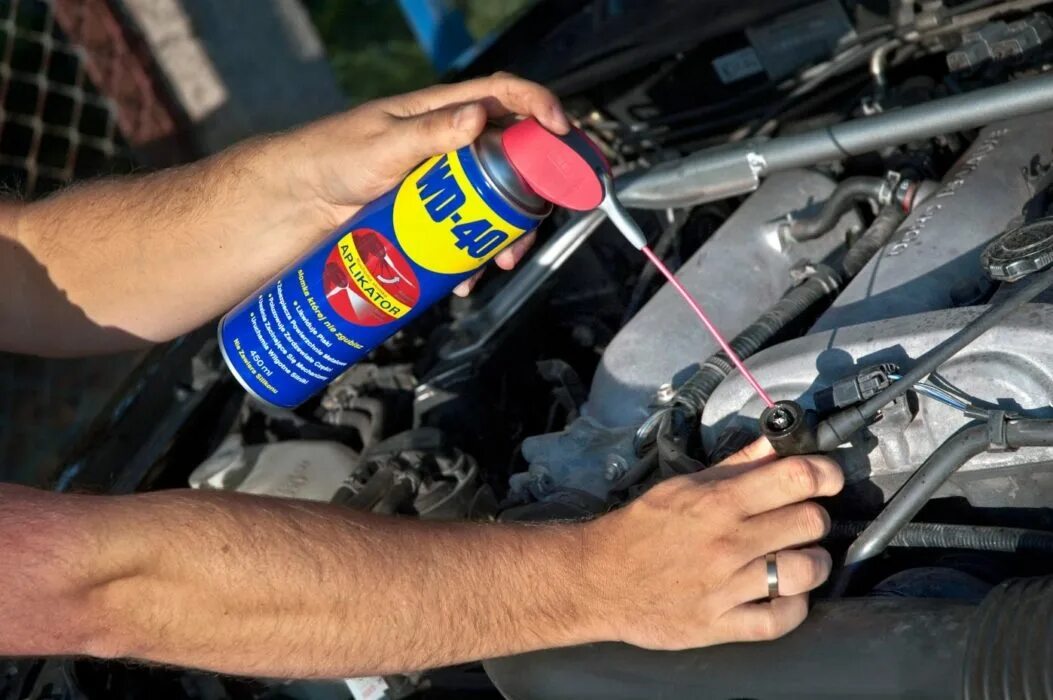 Смазать машинку видео. Жидкость WD-40 450ml. Смазка для электрических разъемов автомобиля. Смазка для катушек зажигания. Смазка для контактов катушки зажигания.