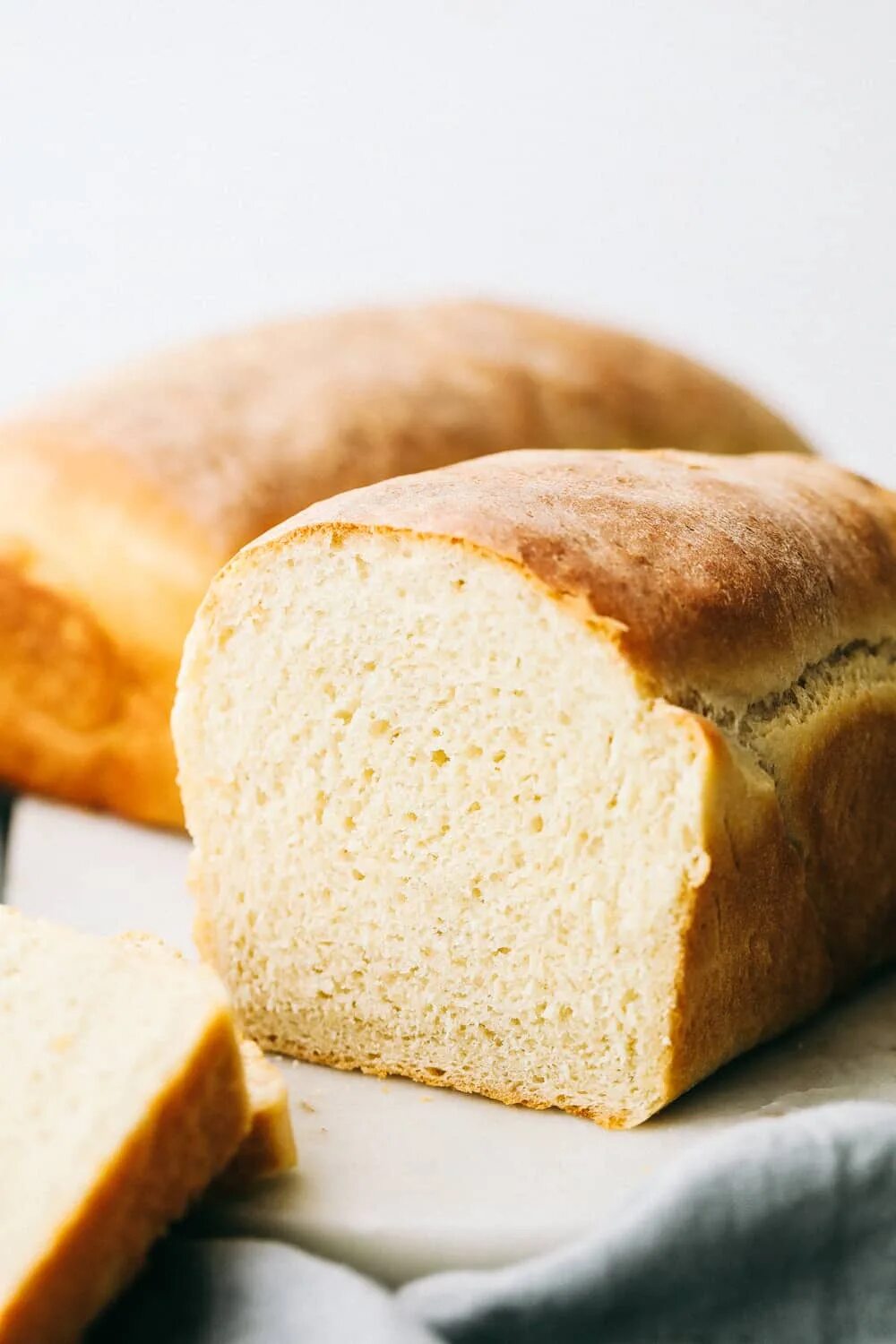 Хлеб. Домашний хлеб. Белый хлеб. Свежеиспеченный хлеб.