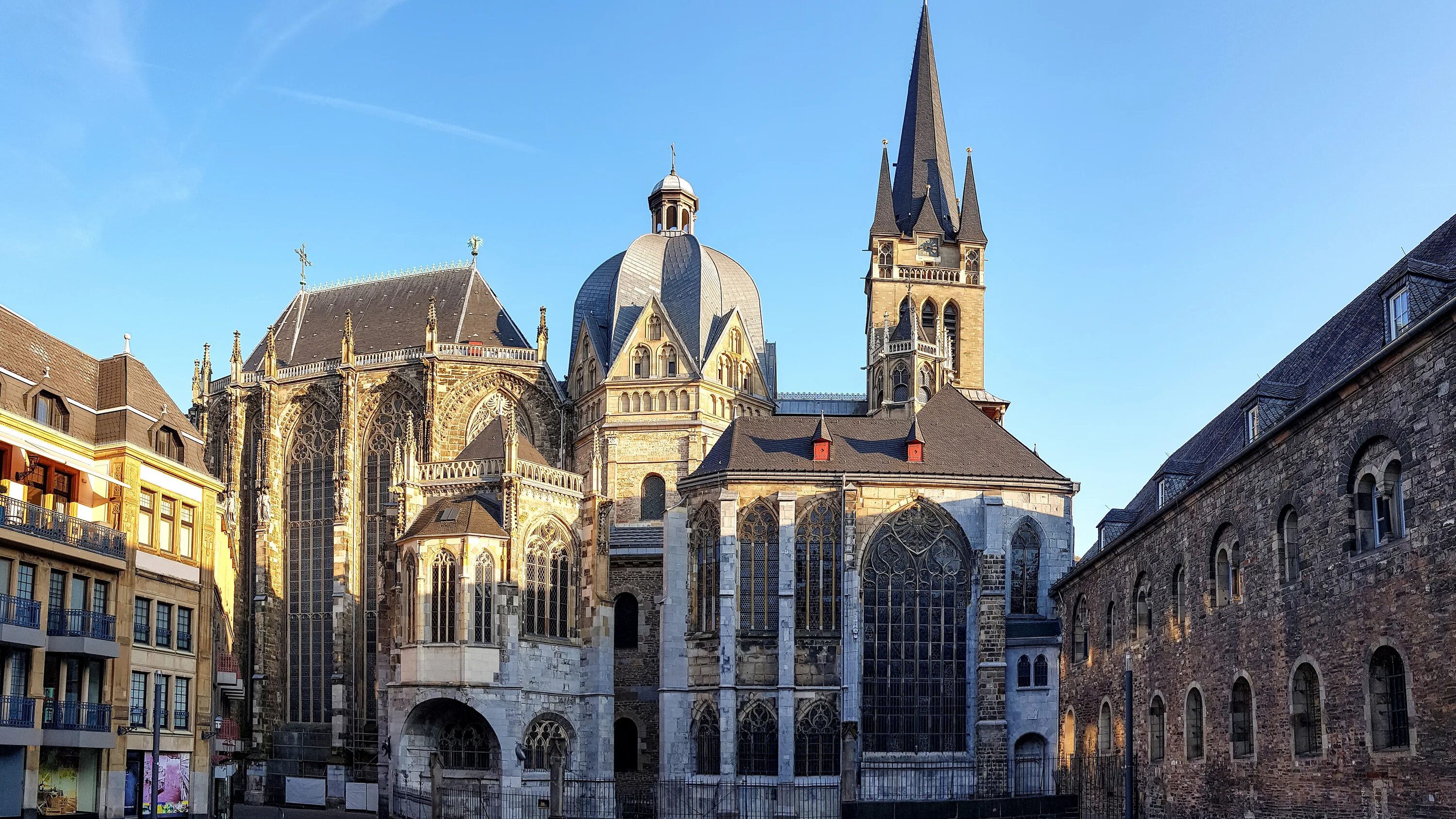 Aachen. Город ахен в германии. Ахен германия. Aachen. Ахенская ратуша ахен.