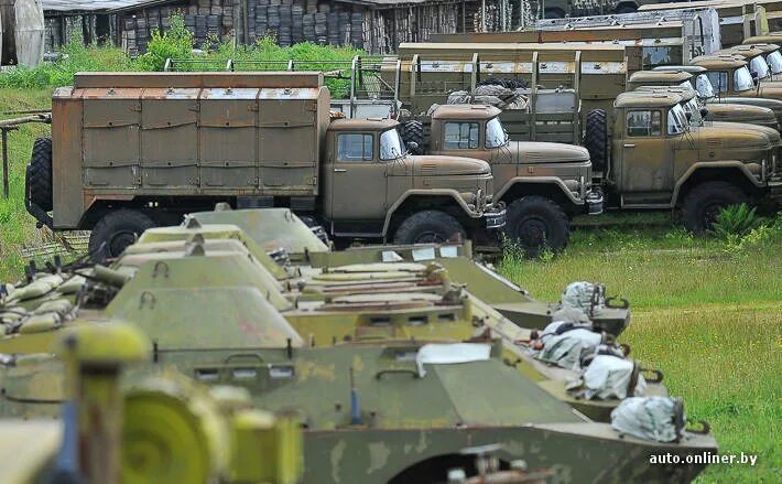 Зил 131 заброшенный. Кладбище заброшенной военной техники, москва. Списанная техника. Зил 131 с военной консервации. Склад списанной техники.