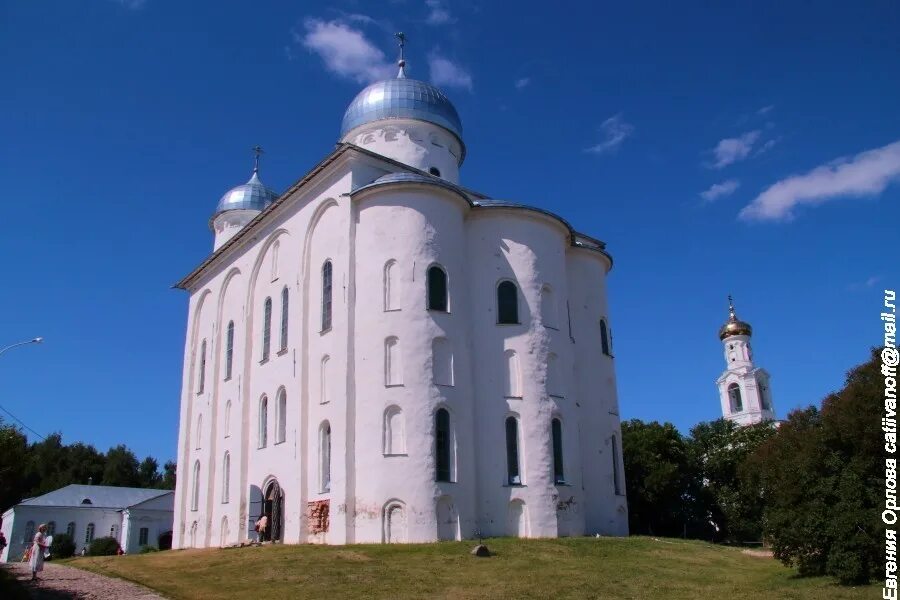 Георгиевский собор юрьева монастыря. Георгиевский собор юрьева монастыря 1119 г новгород. Георгиевский собор в юрьевом монастыре в новгороде. Георгиевский собор юрьева монастыря (1119–1130). Георгиевский собор в юрьевом монастыре в новгороде.
