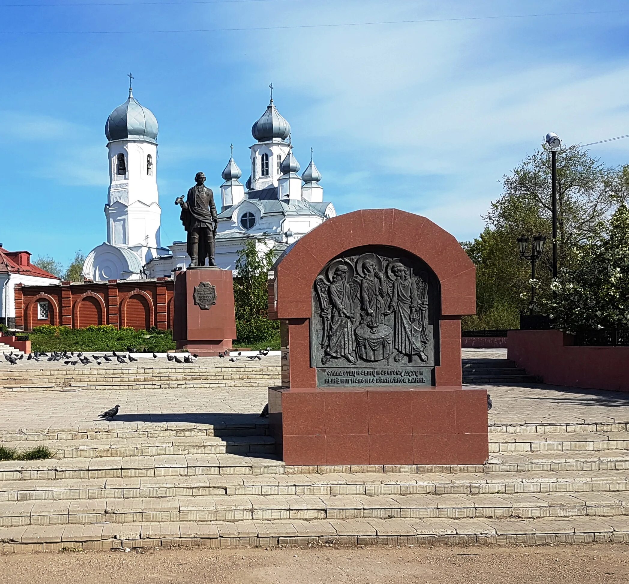 Город работ троицк челябинской области. Церковь Дмитрия Солунского Троицк Челябинской области. Стэлла город Троицк Челябинская область. Троицк Челябинская область стела.