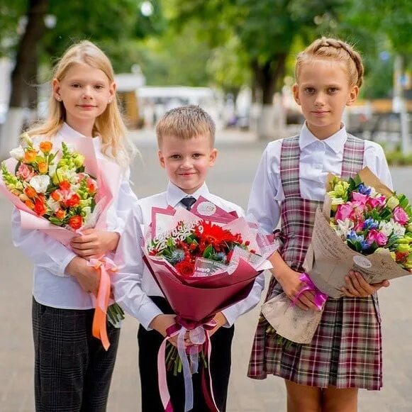 Какие цветы в школу на 1 сентября. Букет &quot;первоклашка&quot;. букет первоклассника. букет цветов на 1 сентября для первоклассников. букет для первоклассника мальчика.