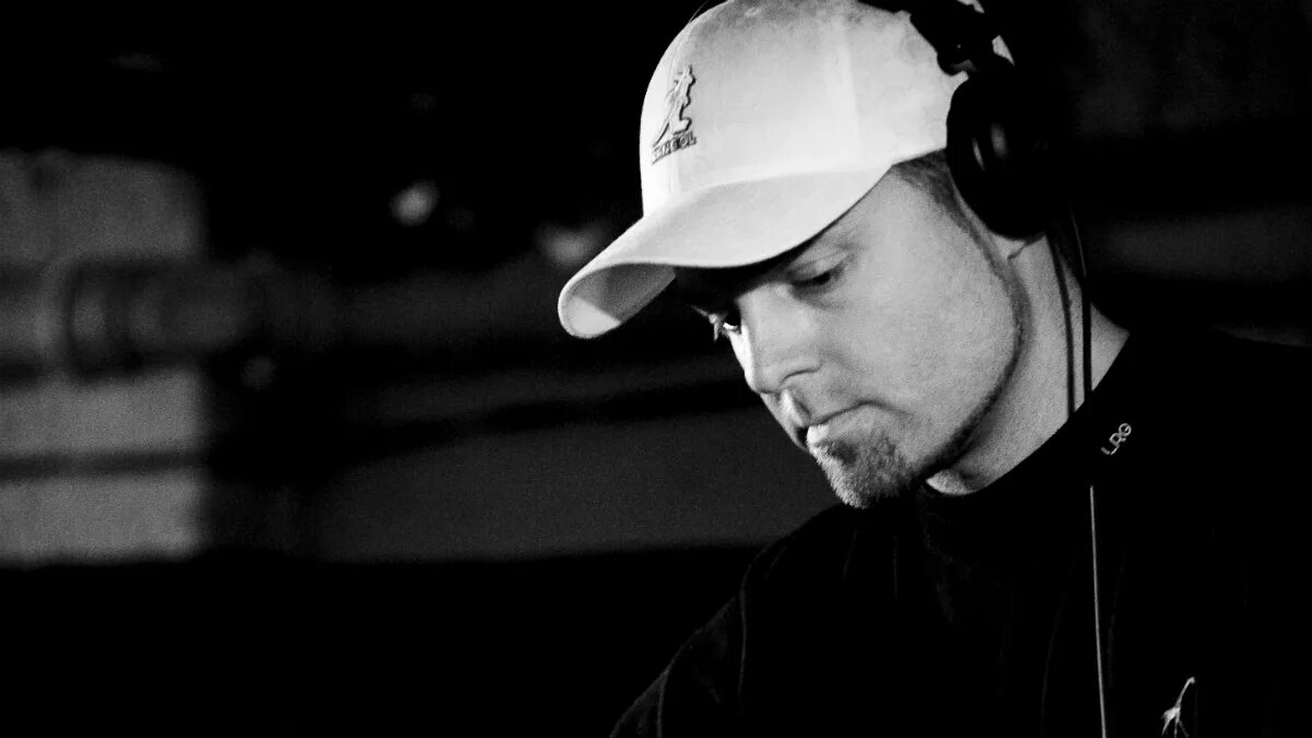 Dj shadow zn slowed. DJ Shadow. DJ Shadow 2023. Диджей в тени. Return DNB артист.