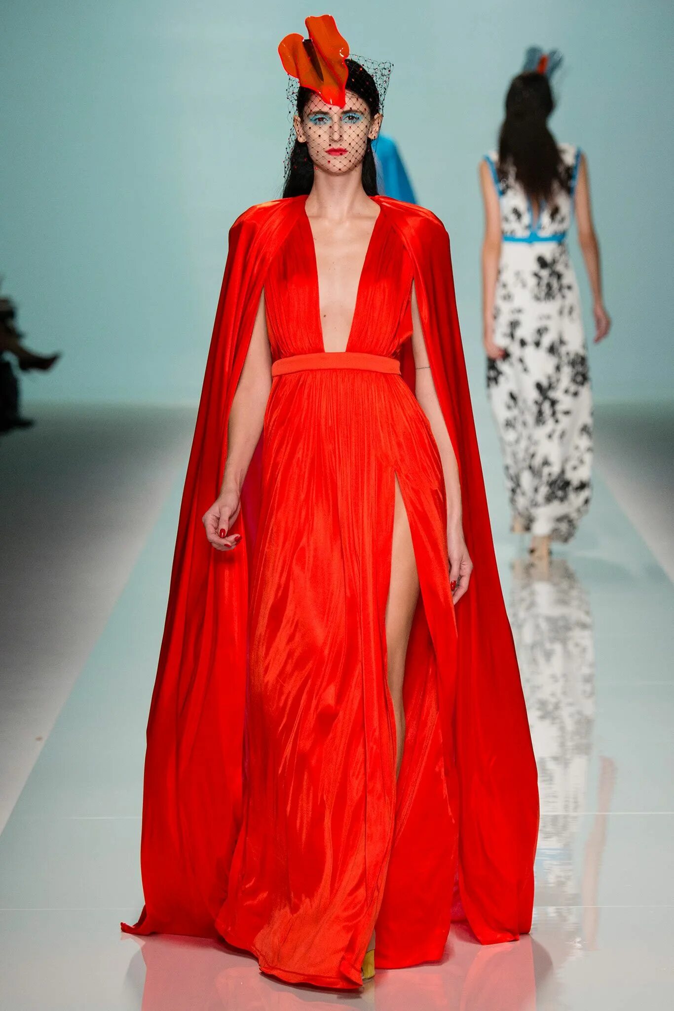 Супер стилист гуру моды и стиля. Aleksandr wang одежда женская. Подиумный образ красное платье. Образы в игре супер стилист. Одежды красный подиум.