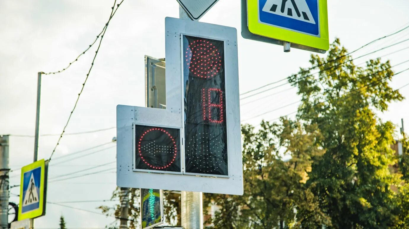 Светофор крови пенза. Светофор Пенза. Памятник светофору в Пензе. Светофор Пенза Измайлова 13. Пенза светофоры фото.