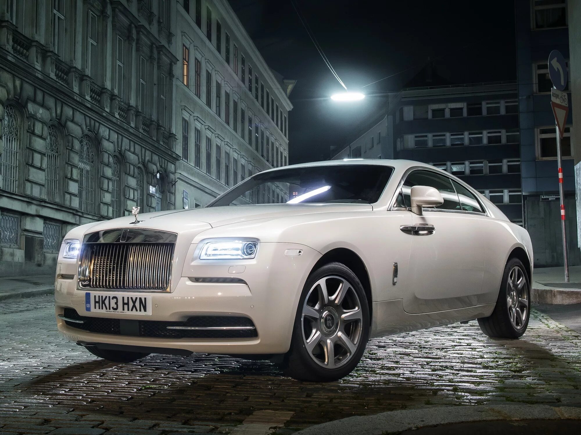 Роллс врайт. Автомобили Rolls-Royce Wraith. Роллс Ройс 2013. Роллс Ройс врайт 2013. Rolls Royce Wraith.