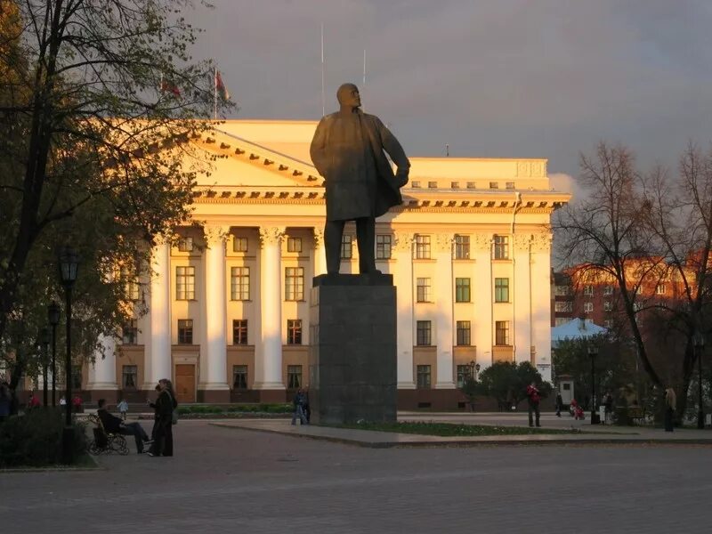 тюменский центральный. моя тюмень. центральная площадь тюмень памятник ленина. тюменский центральный. город тюмень центральная площадь.