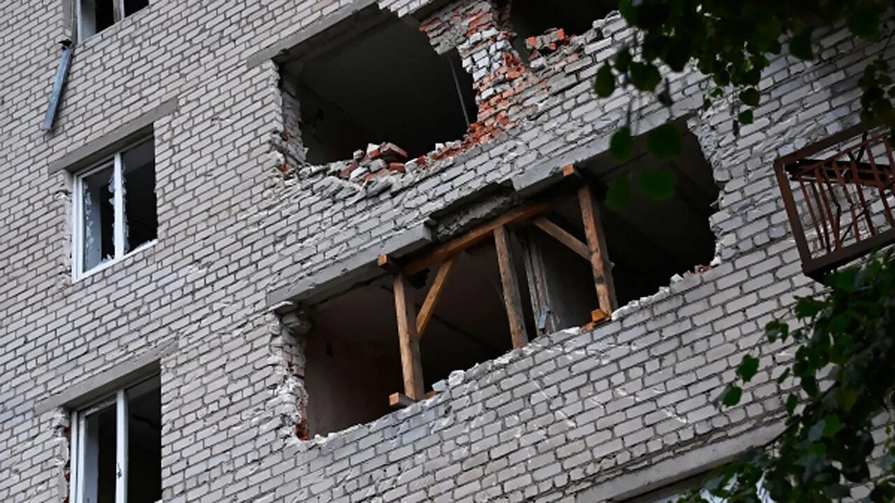 Первомайское донецкая область новости сегодня. Донецк Куйбышевский район обстрел. Разрушенный дом. Разрушенные дома в Донецке. Разрушенные города Украины.