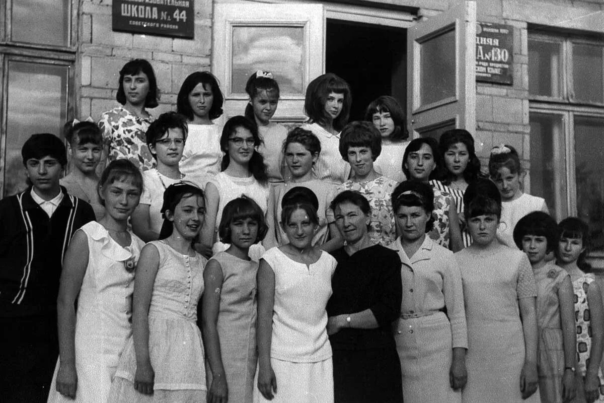 Школа выпуск 1969. 1969 Год школа 44 выпуск. Школа 30 выпуск 1969г. Выпуск 1974 год Татаринская школа. Выпускники 1969 года Московской школы 28.