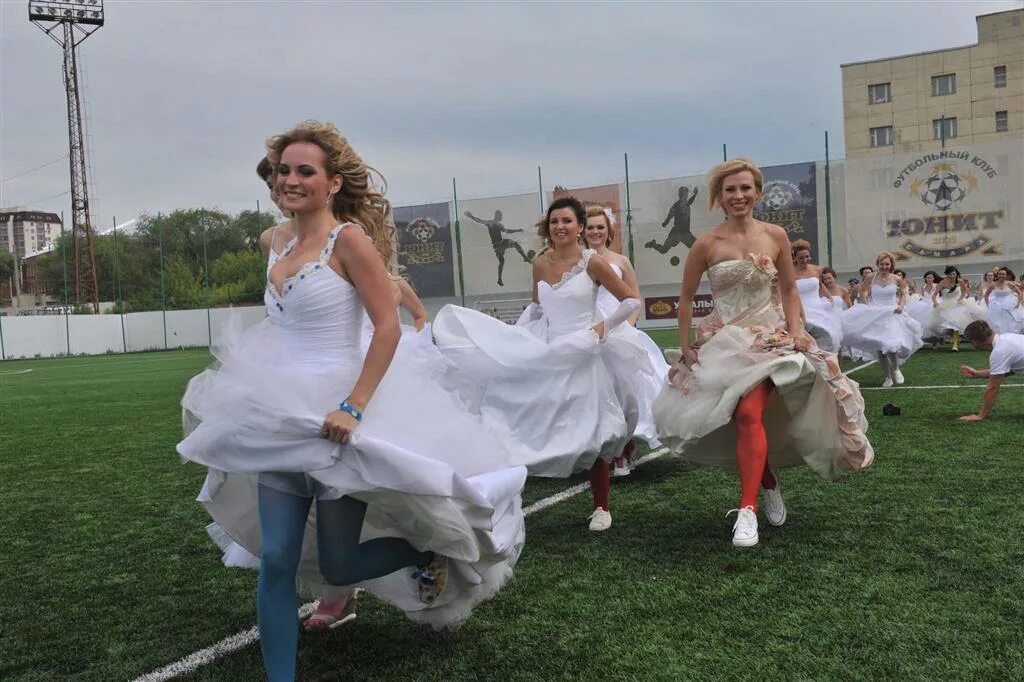 Чужая невеста лесневская. Сбежавшая невеста. Невеста убегает. Невесты в Самаре.