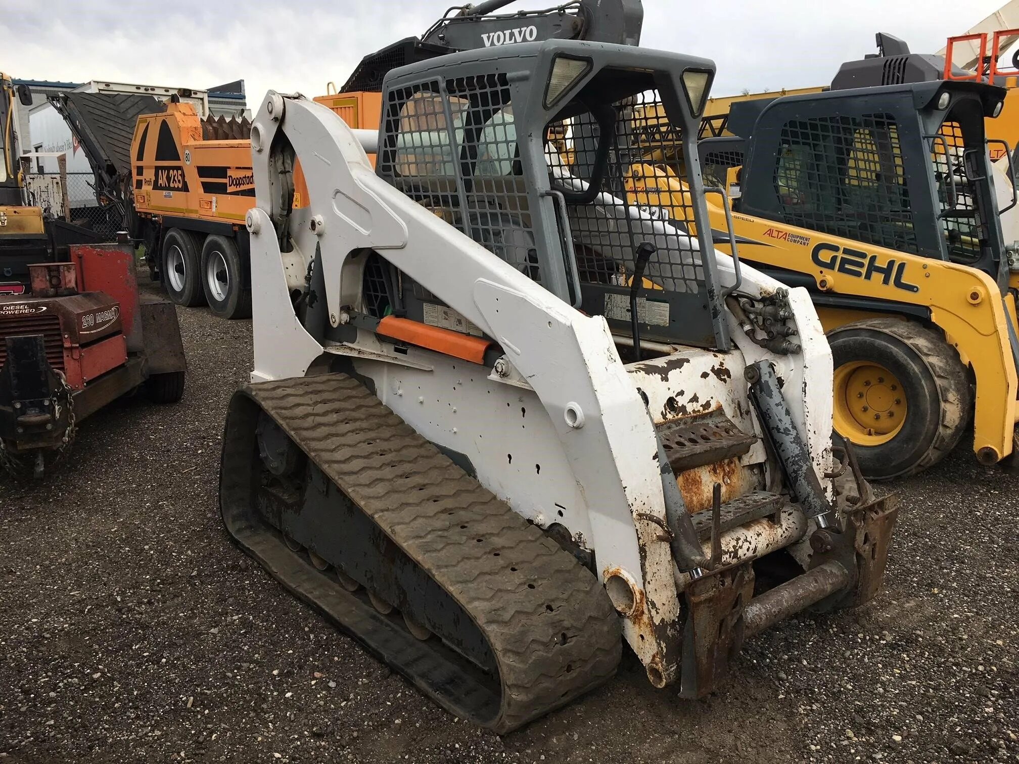 Bobcat t41. Bobcat t300. Бобкэт 300. Бобкэт 215. Bobcat 41.140