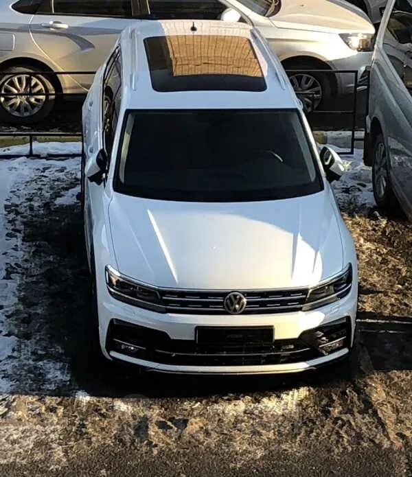 Тигуан люк. Volkswagen Tiguan 2020 панорамная крыша. Volkswagen Tiguan с панорамной крышей. Volkswagen Tiguan 2021 панорамная крыша. Фольксваген Тигуан с панорамной крышей.