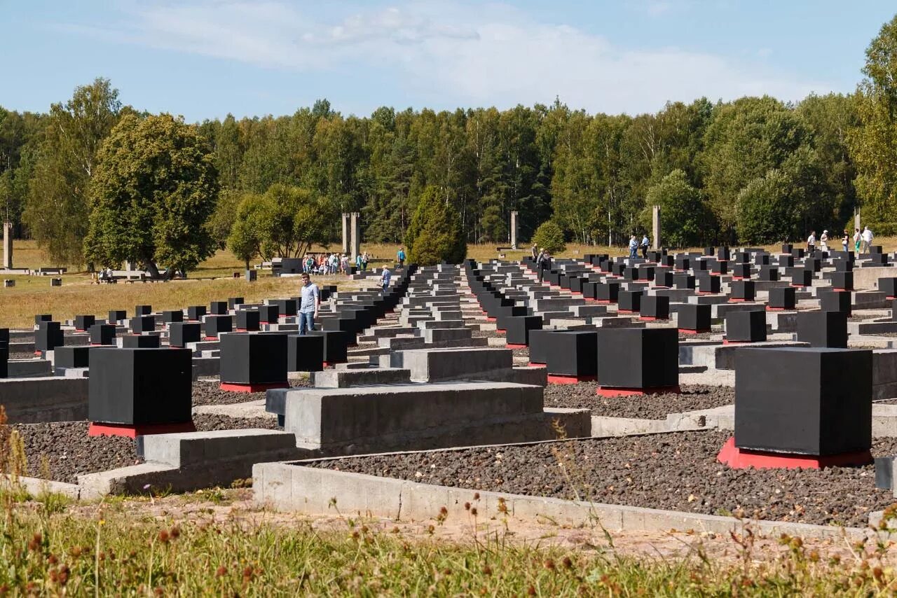 Хатынь беларусь. Белоруссия мемориальный комплекс хатынь. беларусь хатынь мемориал. мемориал комплекс хатынь. деревня хатынь мемориальный комплекс.
