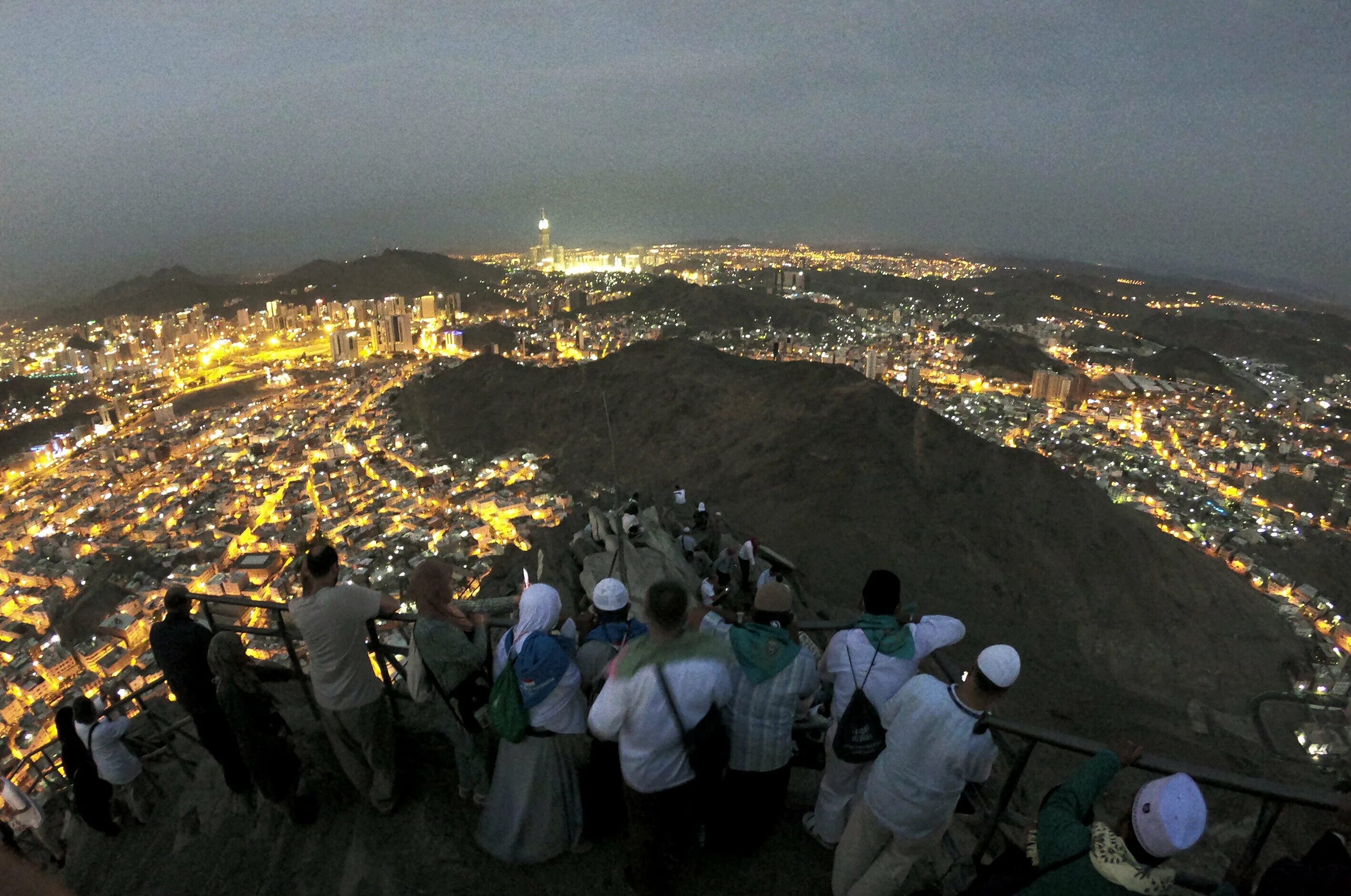 Гора в мекке. Гора Джабаль Аль Нур. Гора Хира в Мекке. Jabal al-Nour Мекка. Пещера Хира в Мекке.