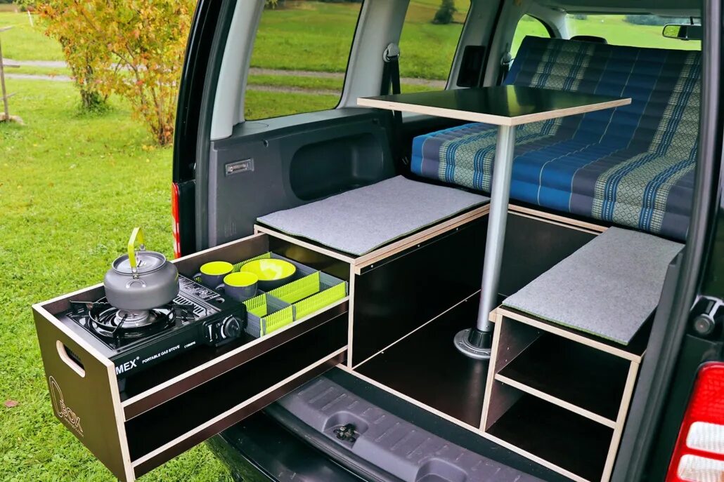 Camping box. Фольксваген Кадди кемпинг. VW Caddy для кемпинга. Кемпинг бокс в багажник. Кемпинг-бокс минивэн.