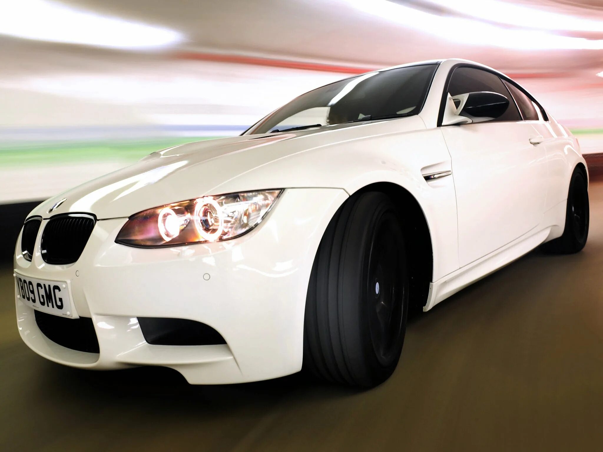 Белый цвет машины фото. BMW m3 белая. BMW m3 e92 White. BMW m3 e92 1:43. Машина БМВ белая.