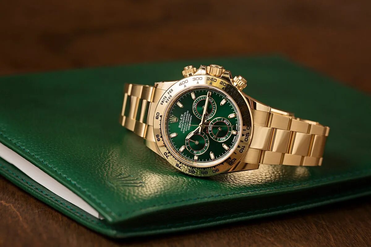 Дорогие часы ролекс. Rolex a666. Rolex Daytona Green Dial. Rolex Daytona Green. Часы Rolex Daytona зеленые.