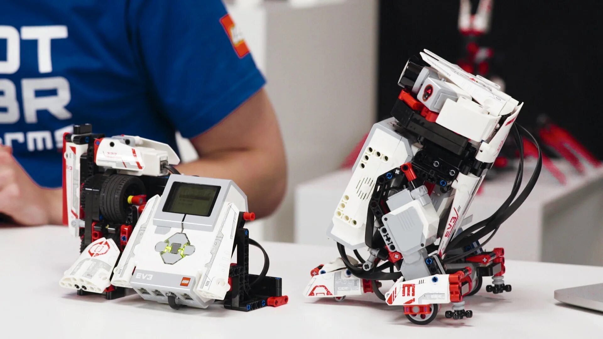 Игры ев 3. LEGO Mindstorms ev3 робот барабанщик. LEGO Mindstorms ev3 дети. Робототехника LEGO Mindstorms ev3 дети. Робот няня LEGO Mindstorms.