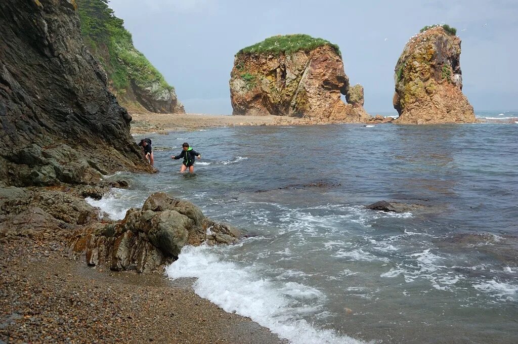 Z island. Мыс великан Сахалин. Мыс великан Южно Сахалинск. Мыс край света Кунашир. Мыс великан Сахалин на карте.