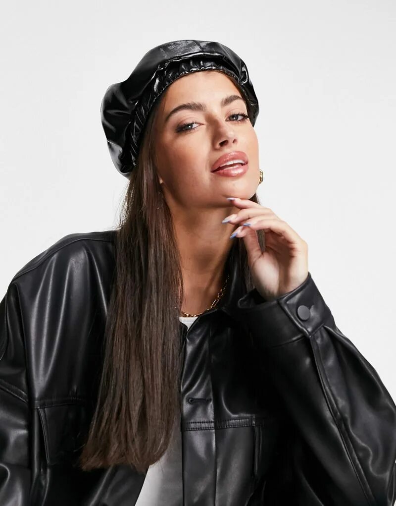 Виниловый берет. Берет asos. Береты для женщин. Берет женский 90-х. Французская шляпка.