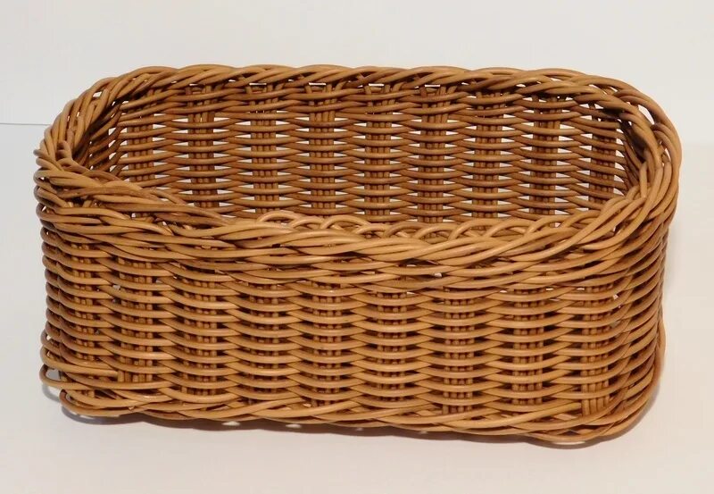 Плетеные корзины из ротанга. Плетеные корзины из ротанга. Корзины из искусственного ротанга. Корзина из ротанга. Корзинка из ротанга на металлическом каркасе.
